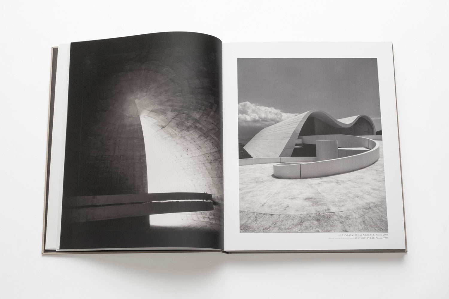 Oscar Niemeyer Oversized Coffee Table Book | ASSOULINE FR Oscar Niemeyer Oversized Coffee Table Book | ASSOULINE FR