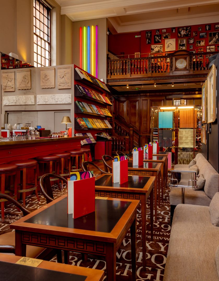 Luxury Swans Bar Cocktails | Iconic ASSOULINE Bar FR